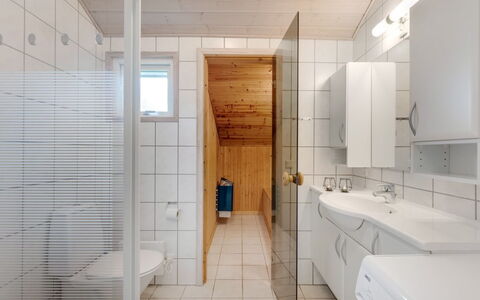 Picabo - 750M to the Fjord: Flooring, Floor, Wall, Interior Design, Plumbing Fixture, Wood, Ceiling, Bathroom, Sink, Room