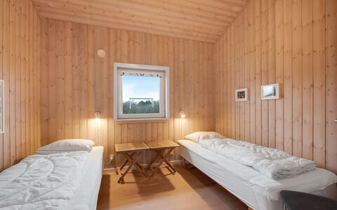 Ellis - 700M to the Fjord: Wood, Ceiling, Bedroom, Floor, Hardwood, Plank, Wood Stain, Bed, Bedding, Wood Flooring