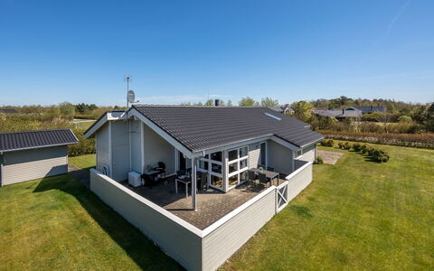 Ellis - 700M to the Fjord: Home, Residential Area, House, Cottage, Roof, Land Lot, Siding, Garden, Estate, Lawn