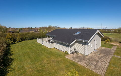 Ellis - 700M to the Fjord: Home, Residential Area, House, Cottage, Roof, Land Lot, Siding, Garden, Estate, Lawn