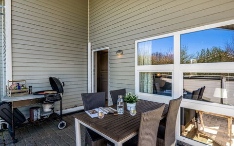Ellis - 700M to the Fjord: Home, Residential Area, House, Cottage, Roof, Land Lot, Siding, Garden, Estate, Lawn