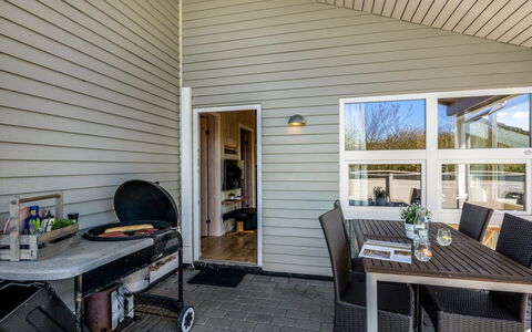Ellis - 700M to the Fjord: Home, Residential Area, House, Cottage, Roof, Land Lot, Siding, Garden, Estate, Lawn