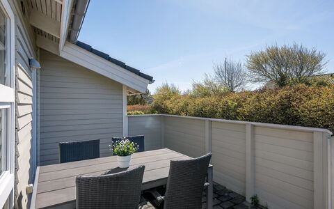 Ellis - 700M to the Fjord: Home, Residential Area, House, Cottage, Roof, Land Lot, Siding, Garden, Estate, Lawn