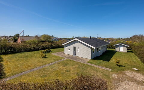 Ellis - 700M to the Fjord: Home, Residential Area, House, Cottage, Roof, Land Lot, Siding, Garden, Estate, Lawn