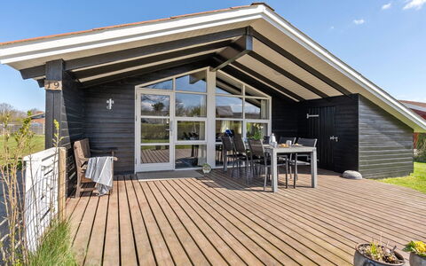 Miikka - 800M to the Fjord: Cottage, Home, House, Roof, Porch, Estate, Siding, Garden Buildings, Farmhouse, Yard