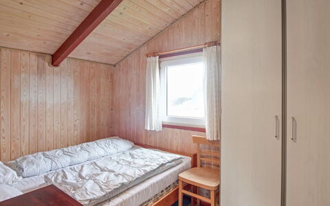 Annik - 980M to the Fjord: Wood, Bedroom, Floor, Home, Flooring, Bed, Wood Stain, Hardwood, Ceiling, Bed Sheet