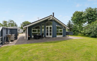 Jarik - 1.2Km to the Fjord