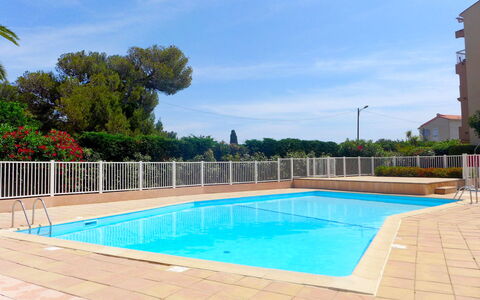 Saint Aygulf 100: Water, Sky, Cloud, Property, Daytime, Swimming Pool, Plant, Azure, Shade, Tree