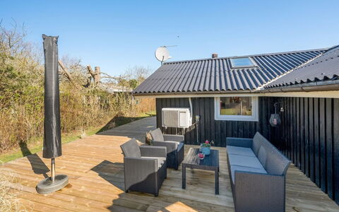 Gunde - 300M to the Fjord: Cottage, Home, House, Roof, Porch, Estate, Siding, Garden Buildings, Farmhouse, Yard