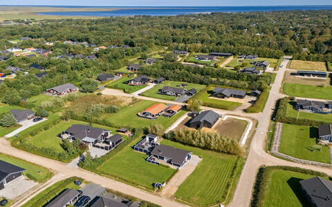 Shalin - 1.4Km to the Fjord: Furniture, Interior Design, Flooring, Wood, Floor, Ceiling, Wood Flooring, Chair, Table, Lighting