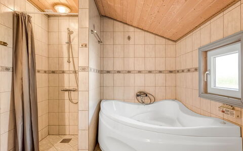 Robertha - 800M to the Fjord: Plumbing Fixture, Bathroom, Bathtub, Flooring, Interior Design, Floor, Wood, Tap, Plumbing, Ceiling
