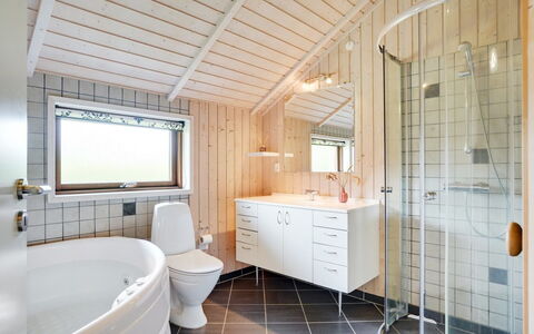 Chermeine - 1.2Km to the Fjord: Plumbing Fixture, Wood, Ceiling, Interior Design, Flooring, Plumbing, Floor, Tap, Sink, Bathroom