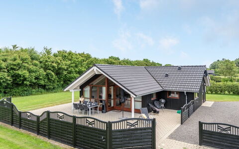 Chermeine - 1.2Km to the Fjord: Roof, Home, Cottage, Estate, Shade, Siding, Porch, Yard, Design, Driveway