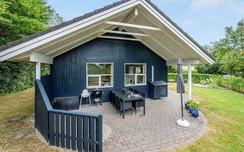 Herlugh - 1Km to the Fjord: Cottage, Roof, Home, Siding, Estate, Shade, Garden Buildings, Yard, Porch, Hardwood