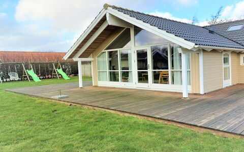 Clarina - 800M to the Fjord: Shade, Hardwood, Estate, Porch, Plank, Deck, Siding, Beam, Outdoor Structure