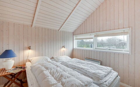 Clarina - 800M to the Fjord: Wood, Bedroom, Ceiling, Home, Bedding, Bed, Bed Sheet, Hardwood, Plank, Wood Stain