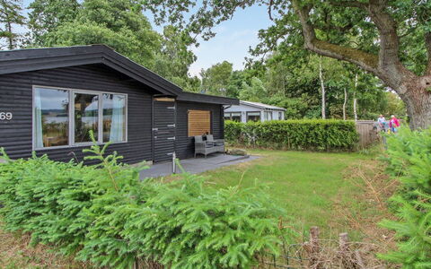 Graa: Roof, House, Land Lot, Home, Cottage, Estate, Garden Buildings, Shade, Log Cabin, Landscaping