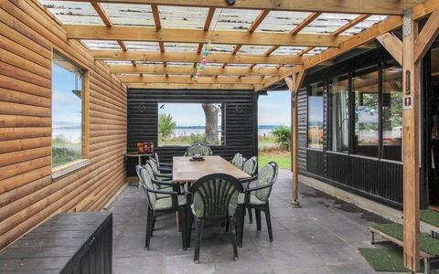 Graa: Roof, House, Land Lot, Home, Cottage, Estate, Garden Buildings, Shade, Log Cabin, Landscaping