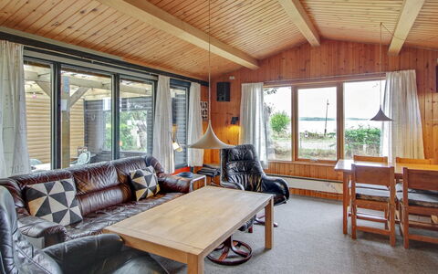 Graa: Roof, House, Land Lot, Home, Cottage, Estate, Garden Buildings, Shade, Log Cabin, Landscaping