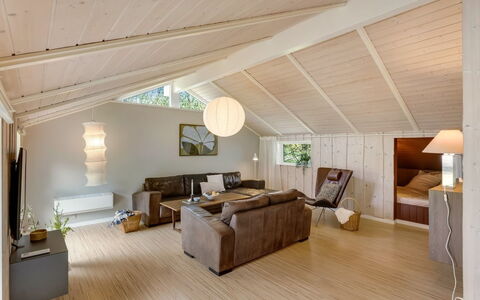 Sæby 670: Interior Design, Flooring, Floor, Wood Flooring, Furniture, Wood, Ceiling, Laminate Flooring, Living Room, Couch