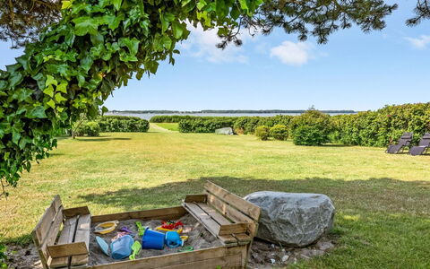 Eddy - 50M from the Sea: Roof, House, Land Lot, Home, Cottage, Estate, Garden Buildings, Shade, Log Cabin, Landscaping