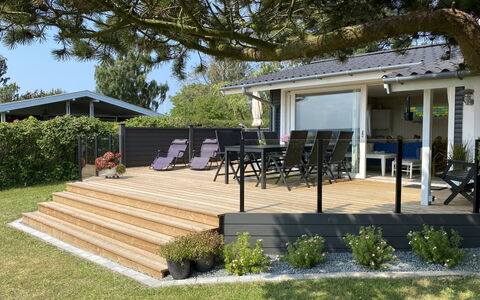 Eddy - 50M from the Sea: Roof, House, Land Lot, Home, Cottage, Estate, Garden Buildings, Shade, Log Cabin, Landscaping