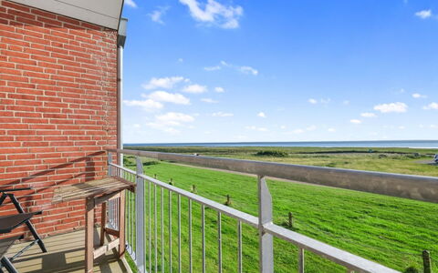 Antomine - 100M from the Sea: Wood, Garden, Backyard, Land Lot, Home, Roof, Shade, Deck, Hardwood, Yard