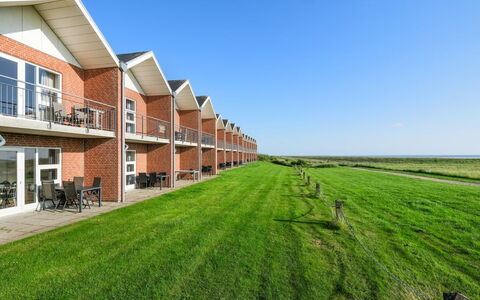Antomine - 100M from the Sea: Wood, Garden, Backyard, Land Lot, Home, Roof, Shade, Deck, Hardwood, Yard