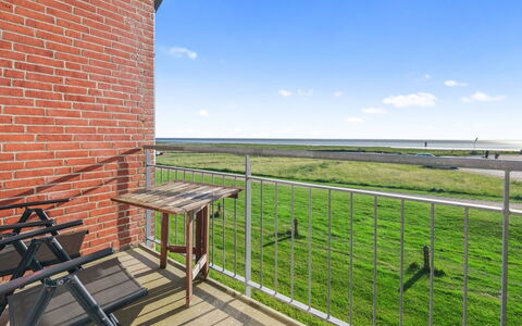 Antomine - 100M from the Sea: Wood, Garden, Backyard, Land Lot, Home, Roof, Shade, Deck, Hardwood, Yard