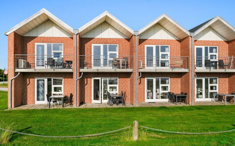 Antomine - 100M from the Sea: Wood, Garden, Backyard, Land Lot, Home, Roof, Shade, Deck, Hardwood, Yard