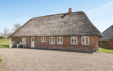 Inda - 10Km from the Sea: Grass, House, Roof, Home, Cottage, Shrub, Land Lot, Rural Area, Farmhouse, Groundcover