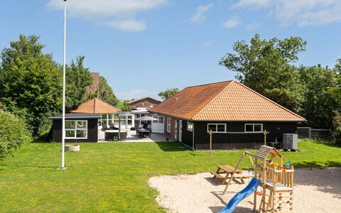 Gabriele - 17Km from the Sea: Roof, Home, Door, Cottage, Shade, Siding, Yard, Estate, Backyard