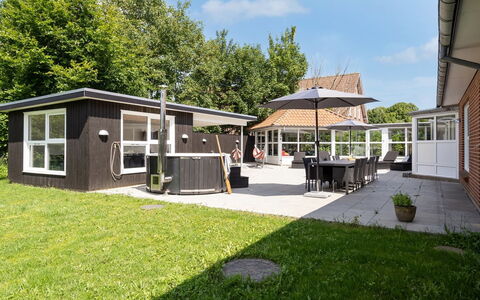 Gabriele - 17Km from the Sea: Roof, Home, Door, Cottage, Shade, Siding, Yard, Estate, Backyard