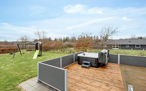 Gertrude - 1.1Km to the Fjord: Composite Material, Deck, Garden, Fence, Backyard, Yard, Hardwood, Wood Stain, Garden Buildings, Plank