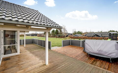 Gertrude - 1.1Km to the Fjord: Roof, Home, Deck, Shade, Cottage, Estate, Hardwood, Porch, Wood Flooring, Wood Stain