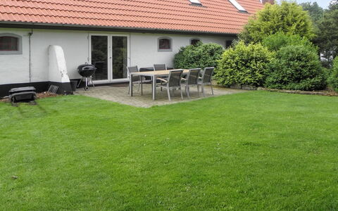 Beatha - 25Km to the Fjord: Grass, Garden, Shrub, Lawn, Land Lot, Home, Backyard, Groundcover