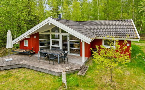 Niglæs - 700M from the Sea: Swimming Pool, Outdoor Furniture, Furniture, Resort, Flagstone, Eco Hotel, Shade, Chair, Leisure, Estate