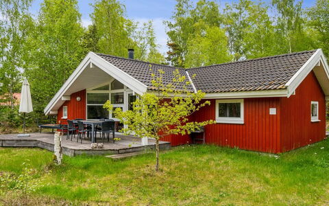 Niglæs - 700M from the Sea: Swimming Pool, Outdoor Furniture, Furniture, Resort, Flagstone, Eco Hotel, Shade, Chair, Leisure, Estate