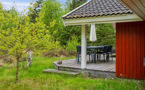 Niglæs - 700M from the Sea: Swimming Pool, Outdoor Furniture, Furniture, Resort, Flagstone, Eco Hotel, Shade, Chair, Leisure, Estate