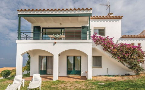 Mirador: Water, Sky, Plant, Cloud, Building, Property, Swimming Pool, Window, Azure, Body Of Water