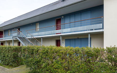 Les Caps Horniers: Water, Sky, Plant, Cloud, Building, Property, Swimming Pool, Window, Azure, Body Of Water