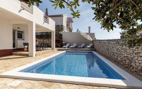 Opera: Water, Sky, Plant, Cloud, Building, Property, Swimming Pool, Window, Azure, Body Of Water