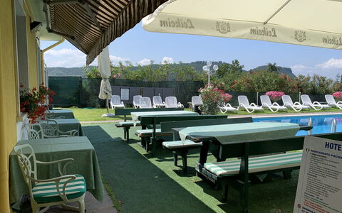 Garda 54: Property, Table, Building, Shade, Sky, Outdoor Furniture, Architecture, Tree, Leisure, Real Estate