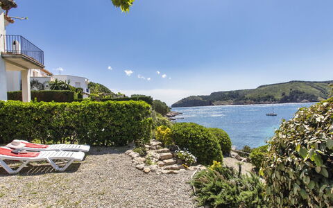 Port del Rei i: Sky, Water, Plant, Property, Building, Azure, Nature, Natural Landscape, Coastal And Oceanic Landforms, Cloud