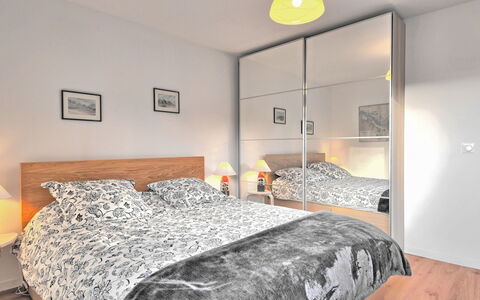 La K'Bane sur Mer: Building, Property, Furniture, Comfort, Wood, House, Interior Design, Bed, Bed Frame, Flooring