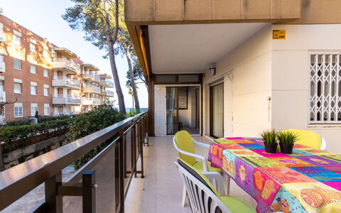 Txingudi: Building, Daytime, Sky, Plant, Tree, Arecales, Fence, Terrestrial Plant, Urban Design, Woody Plant