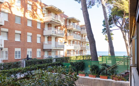 Txingudi: Building, Daytime, Sky, Plant, Tree, Arecales, Fence, Terrestrial Plant, Urban Design, Woody Plant
