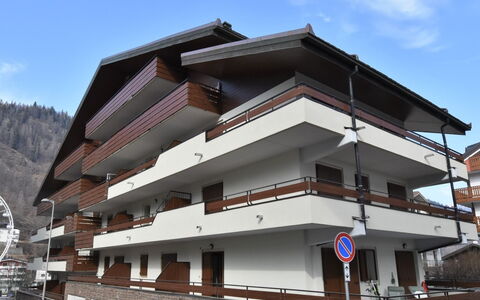 Stefania: Sky, Cloud, Building, Urban Design, Facade, Window, Commercial Building, Composite Material, Mixed-Use, Apartment