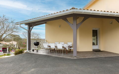 Lesgau: Sky, Plant, Property, Cloud, Building, Shade, Window, Land Lot, Door, Residential Area