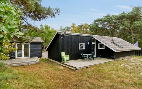 Menke - 150M from the Sea: Roof, House, Land Lot, Home, Cottage, Estate, Garden Buildings, Shade, Log Cabin, Landscaping